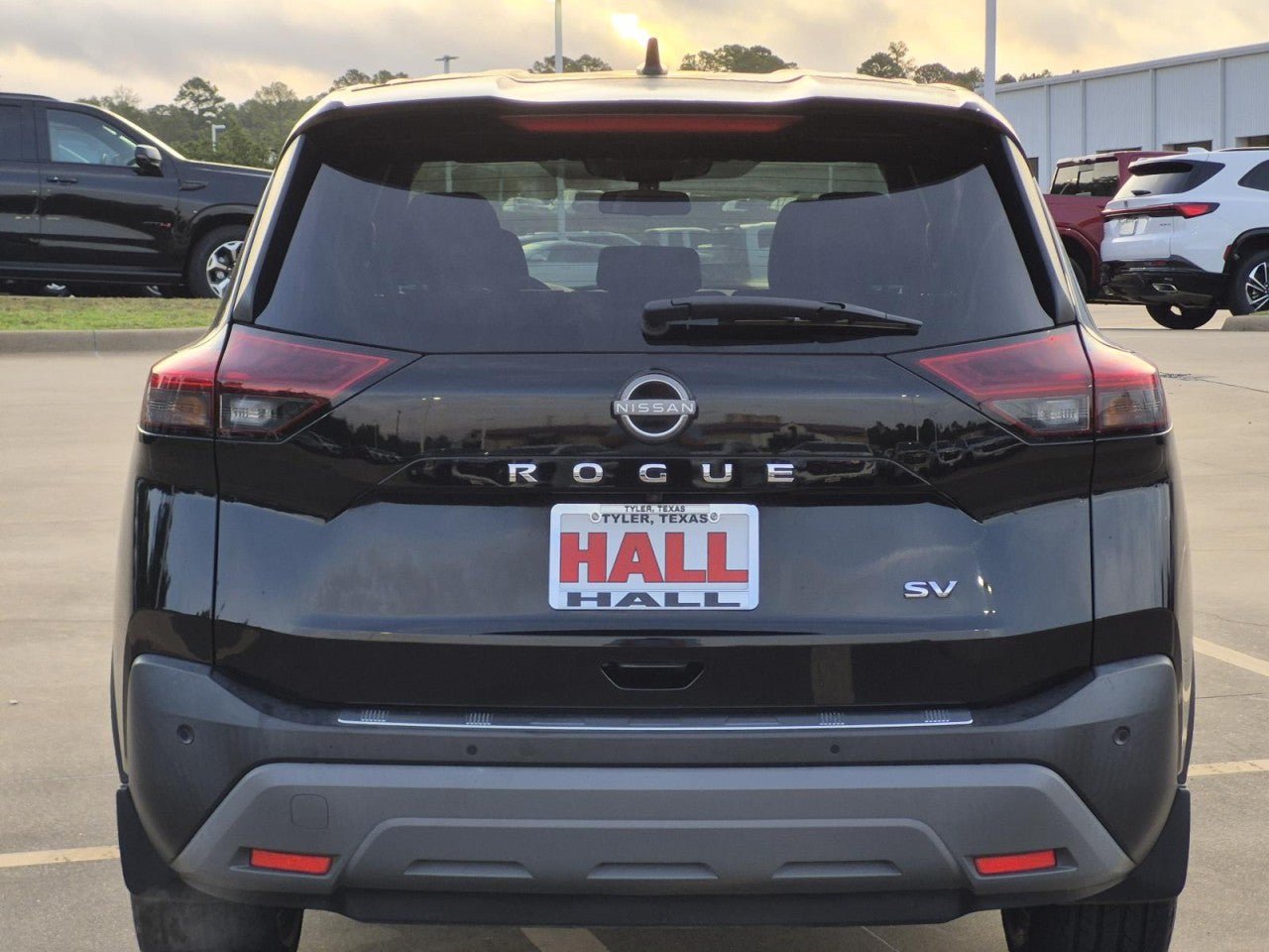 Used 2023 Nissan Rogue SV FWD image 5