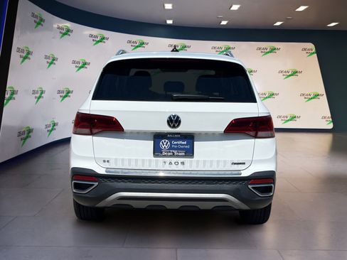 Certified 2022 Volkswagen Taos SE image 7