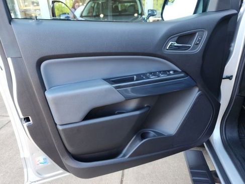 Used 2017 Chevrolet Colorado Z71 AWD/4WD image 9
