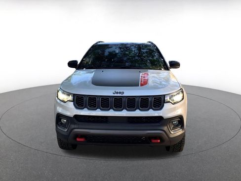 Used 2025 Jeep Compass Trailhawk image 2