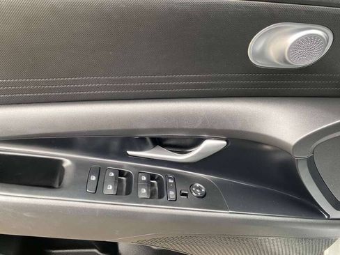 Used 2025 Hyundai Elantra SE image 14