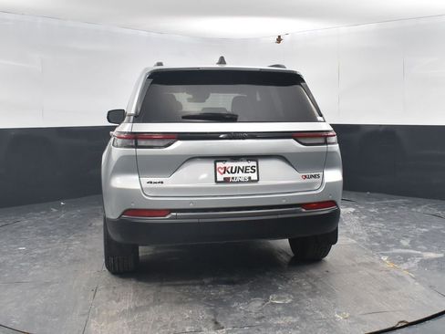 New 2026 Jeep Grand Cherokee Altitude AWD/4WD image 6