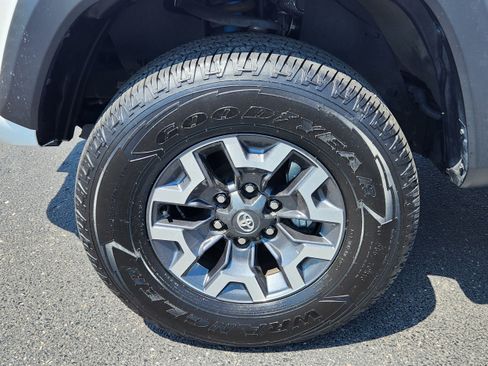 Used 2023 Toyota Tacoma TRD Off-Road w/ TRD Premium Off Road Package AWD/4WD image 14