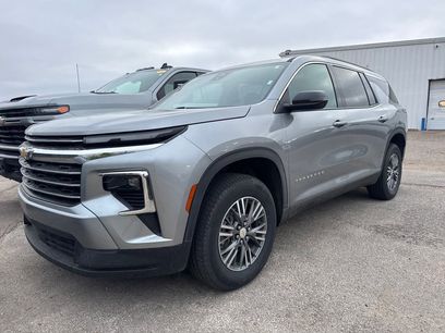 Used 2025 Chevrolet Traverse LT