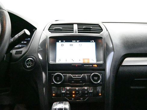 Used 2018 Ford Explorer XLT w/ Equipment Group 201A image 12