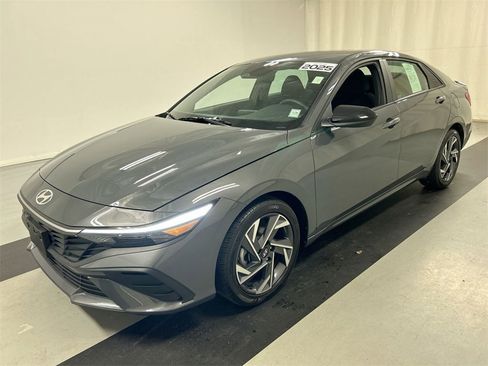 Used 2025 Hyundai Elantra Sport image 5