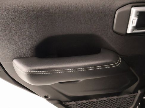 Used 2020 Jeep Wrangler Unlimited Sahara image 16