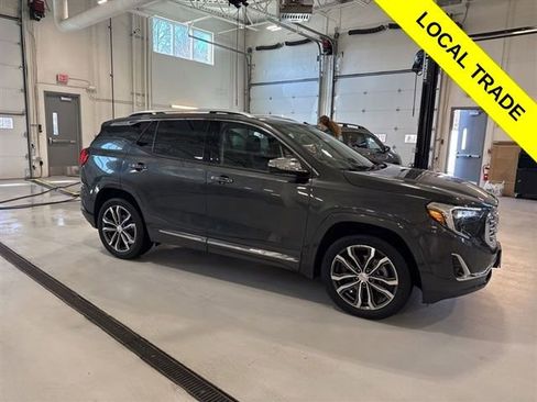Used 2020 GMC Terrain Denali w/ Denali Premium Package image 2