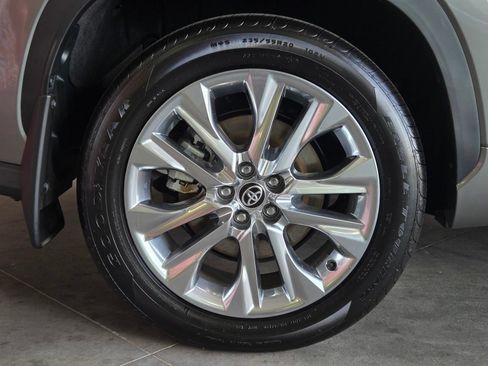 Certified 2026 Toyota Highlander Limited AWD/4WD image 5