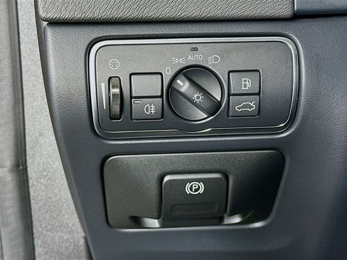 Used 2015 Volvo V60 T5 Cross Country Platinum image 10