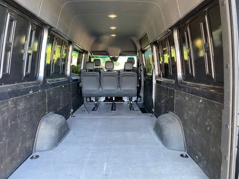 Used 2021 Mercedes-Benz Sprinter 2500 image 9