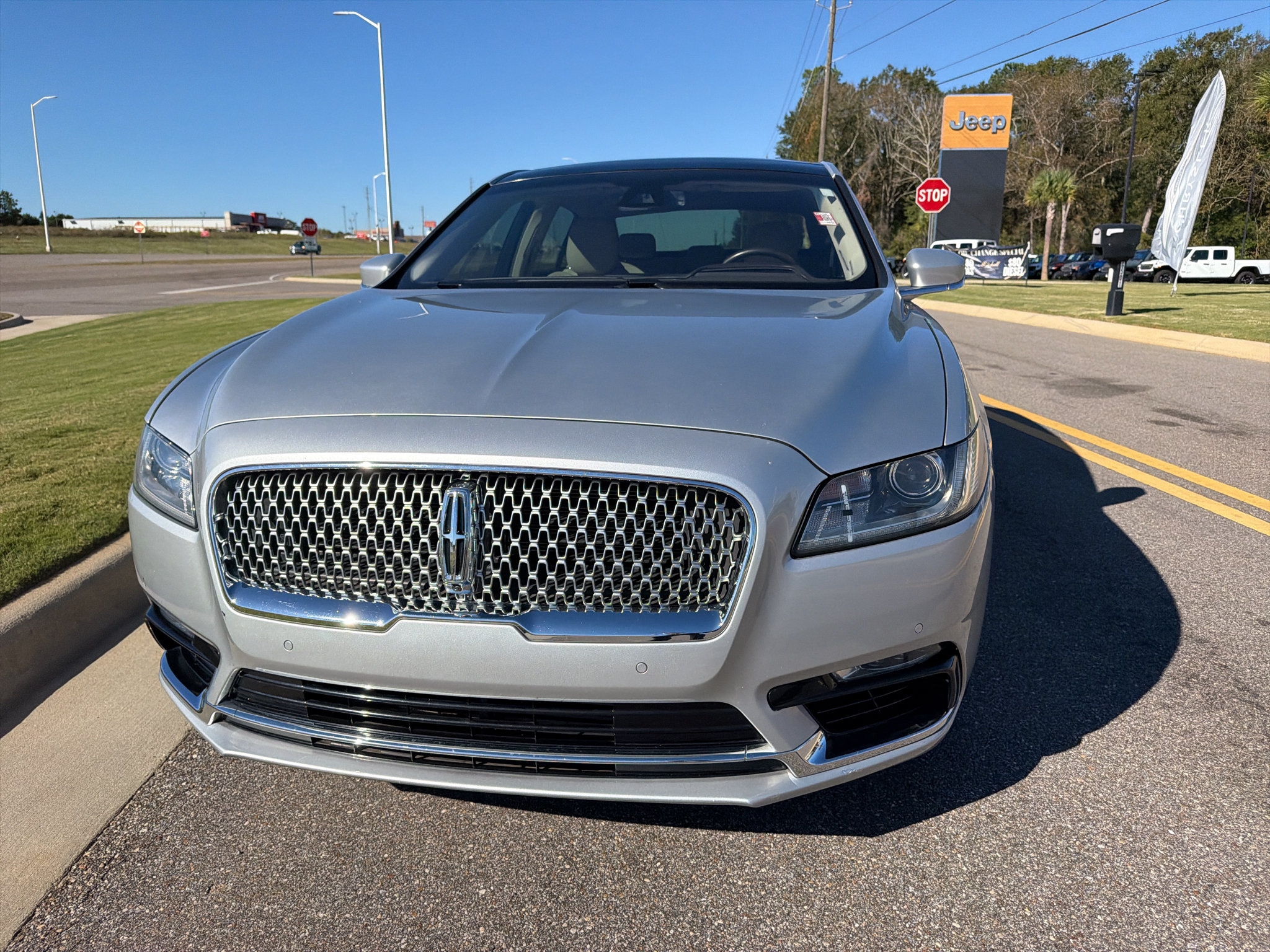 Used 2019 Lincoln Continental Reserve FWD image 10