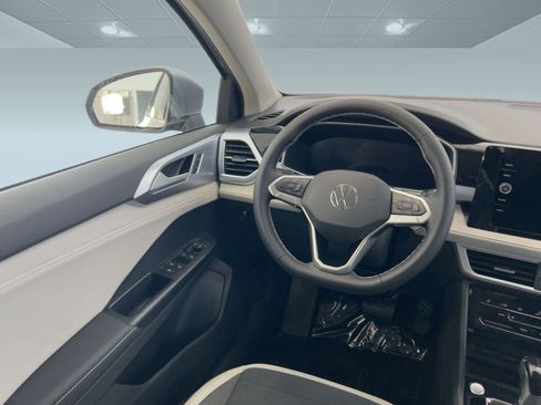 New 2026 Volkswagen Taos SE image 25
