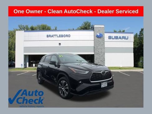 Used 2021 Toyota Highlander XLE AWD/4WD image 1
