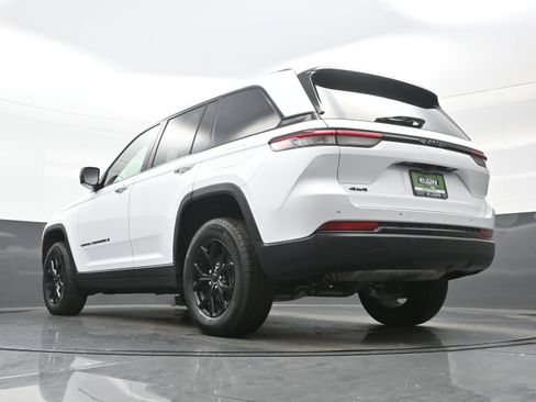 Used 2024 Jeep Grand Cherokee Altitude image 27