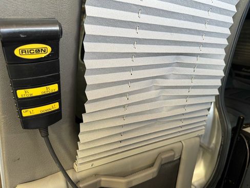 Used 2018 GMC Savana 2500 w/ Enhanced Convenience Package image 33