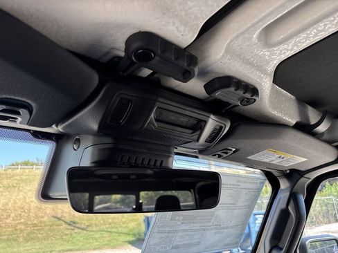 New 2025 Jeep Gladiator Sport image 32