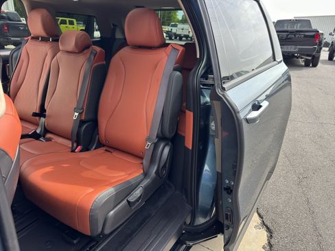 Used 2025 Kia Carnival SX FWD image 23