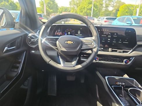 Used 2025 Chevrolet Equinox LT w/ Convenience Package II FWD image 14