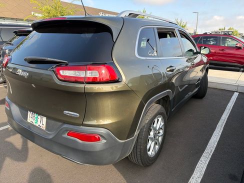Used 2014 Jeep Cherokee Latitude w/ Cold Weather Group FWD image 3