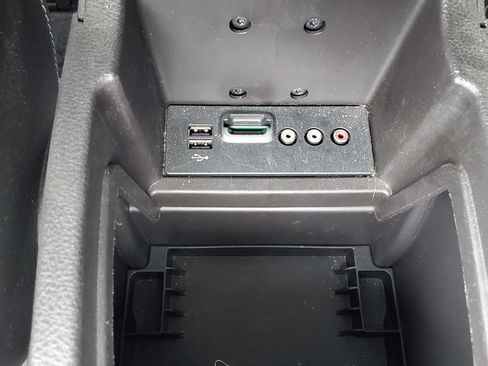 Used 2013 Ford Focus Titanium FWD image 19