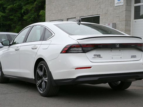 Used 2025 Honda Accord Sport image 3