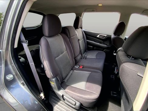 Used 2020 Nissan Pathfinder SV AWD/4WD image 18
