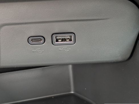 New 2026 Chevrolet Trax RS w/ Sunroof Package FWD image 29