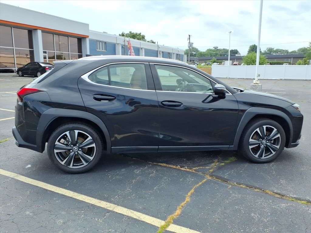 Used 2021 Lexus UX 200 w/ Accessory Package (Z1) FWD image 8