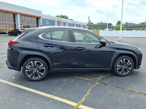 Used 2021 Lexus UX 200 w/ Accessory Package (Z1) FWD image 8