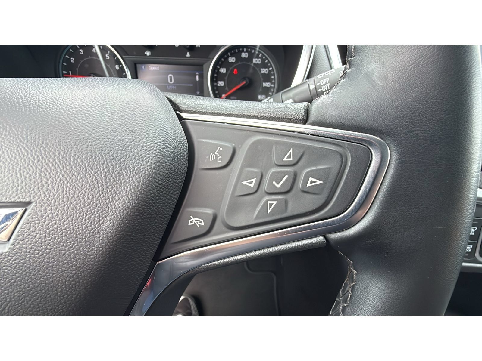 Used 2024 Chevrolet Equinox LT FWD image 27