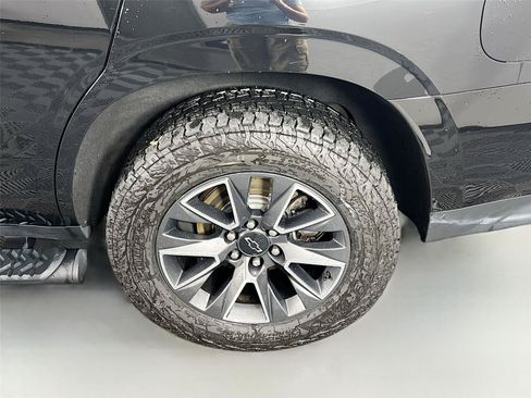 Used 2021 Chevrolet Tahoe Z71 w/ Luxury Package AWD/4WD image 34