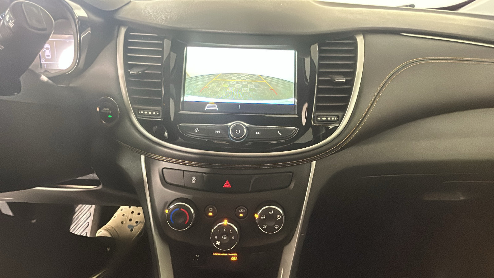Used 2019 Chevrolet Trax LT w/ LT Convenience Package FWD image 28