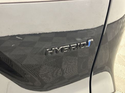 Used 2024 Toyota Corolla Cross AWD Hybrid image 27