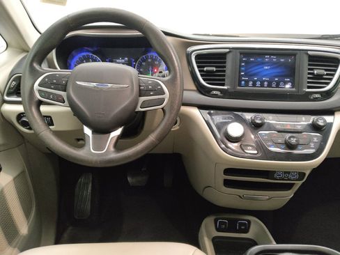 Used 2021 Chrysler Voyager Lxi FWD image 22