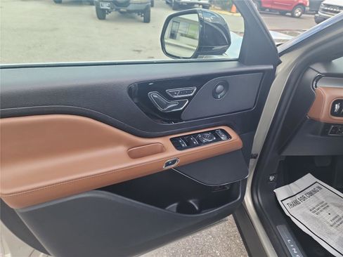 Used 2023 Lincoln Aviator Reserve w/ Equipment Group 201A image 12