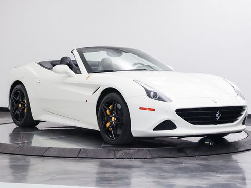 Used 2017 Ferrari California T RWD image 15