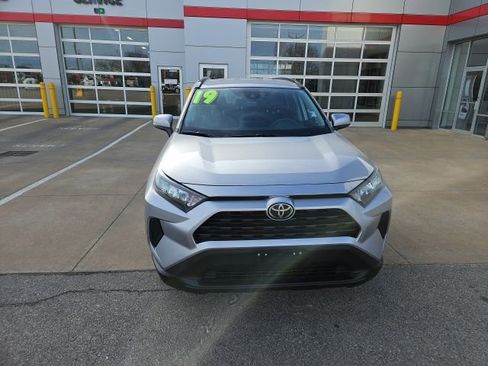 Used 2019 Toyota RAV4 LE image 2