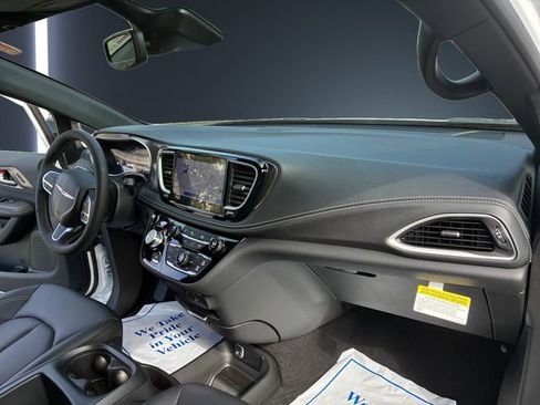 New 2026 Chrysler Pacifica Select FWD image 10