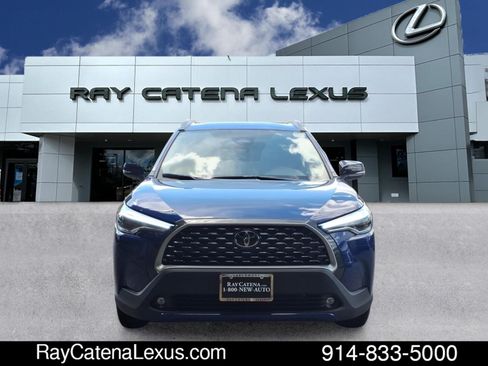 Used 2025 Toyota Corolla Cross XLE w/ Convenience Package AWD/4WD image 2