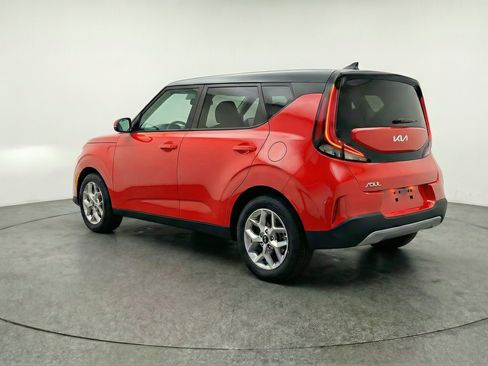 Used 2025 Kia Soul LX w/ LX Technology Package FWD image 6