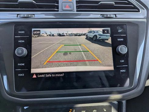Used 2024 Volkswagen Tiguan SE image 18
