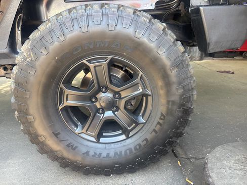 Used 2013 Jeep Wrangler Unlimited Sahara w/ Connectivity Group AWD/4WD image 16