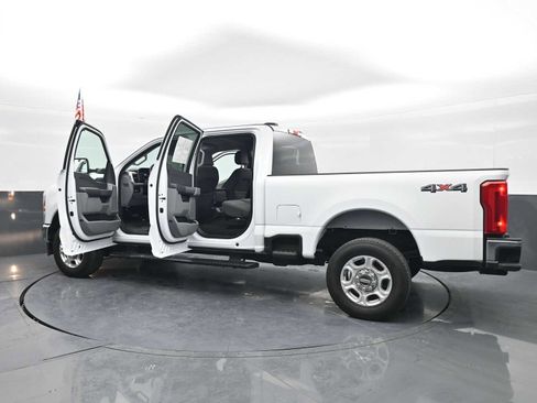 Used 2025 Ford F250 XLT image 44