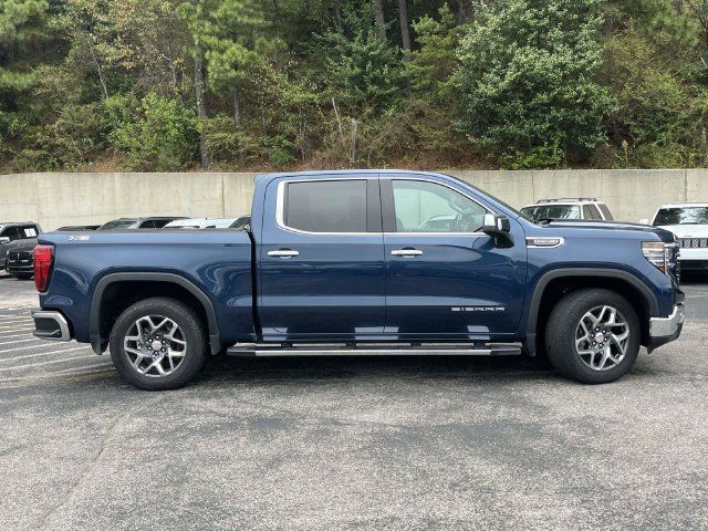 Used 2022 GMC Sierra 1500 SLT w/ SLT Premium Plus Package AWD/4WD image 2
