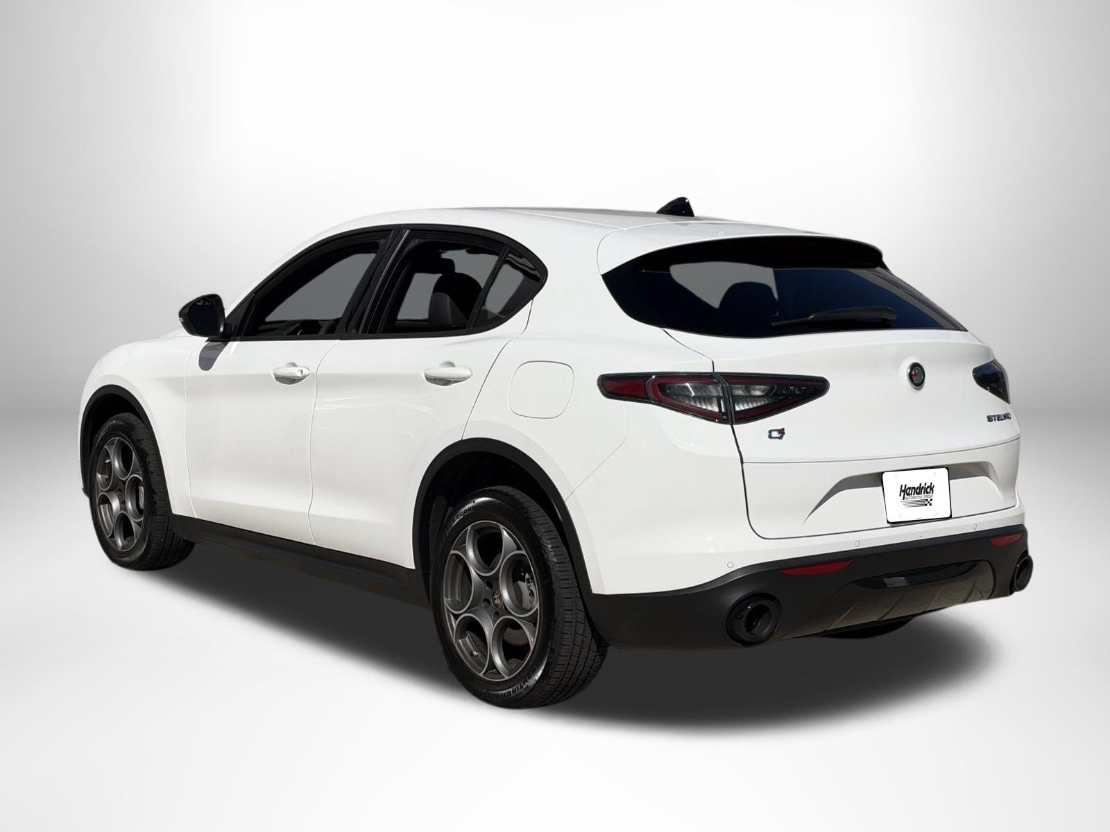 Used 2025 Alfa Romeo Stelvio Sprint AWD/4WD image 5