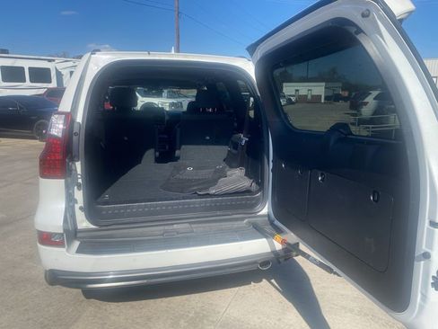 Used 2022 Lexus GX 460 Premium w/ Accessory Package image 11