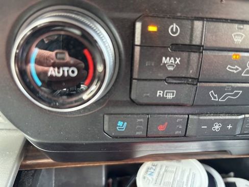 Used 2018 Ford F150 Lariat w/ Equipment Group 502A Luxury image 8