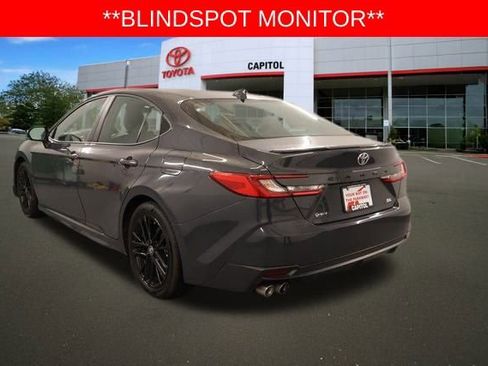 Used 2025 Toyota Camry SE image 6