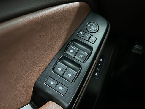 Used 2019 Chevrolet Tahoe Premier AWD/4WD image 25